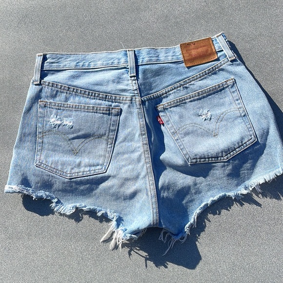 Levis 501 Jean Shorts - 28 - Picture 3 of 3